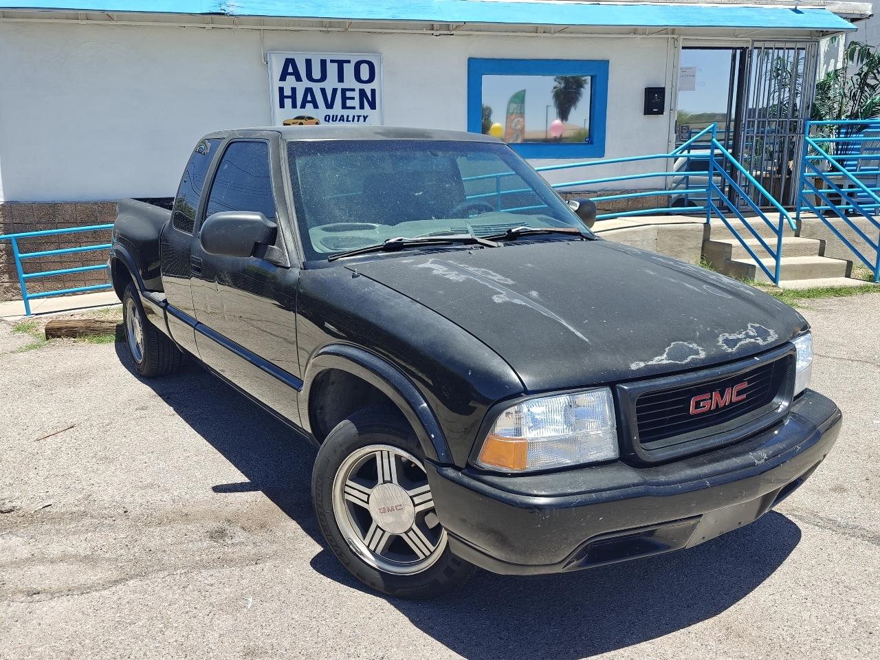 GMC Sonoma SL Ext. Cab Short Bed 2WD 2001