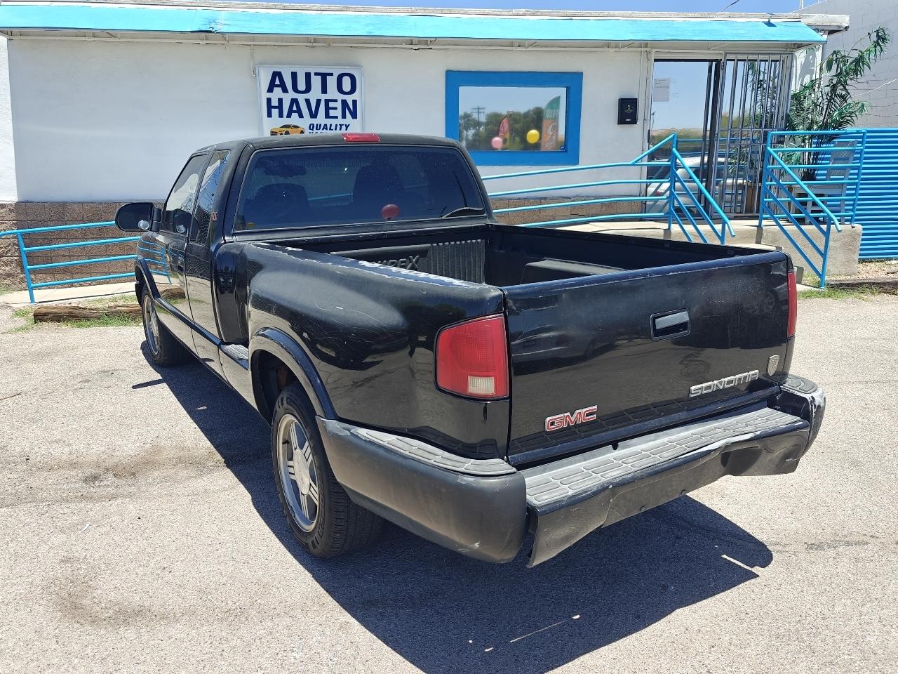 GMC Sonoma SL Ext. Cab Short Bed 2WD 2001