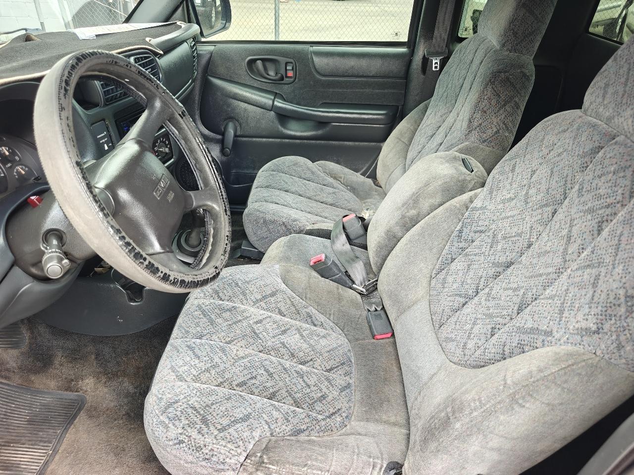 GMC Sonoma SL Ext. Cab Short Bed 2WD 2001