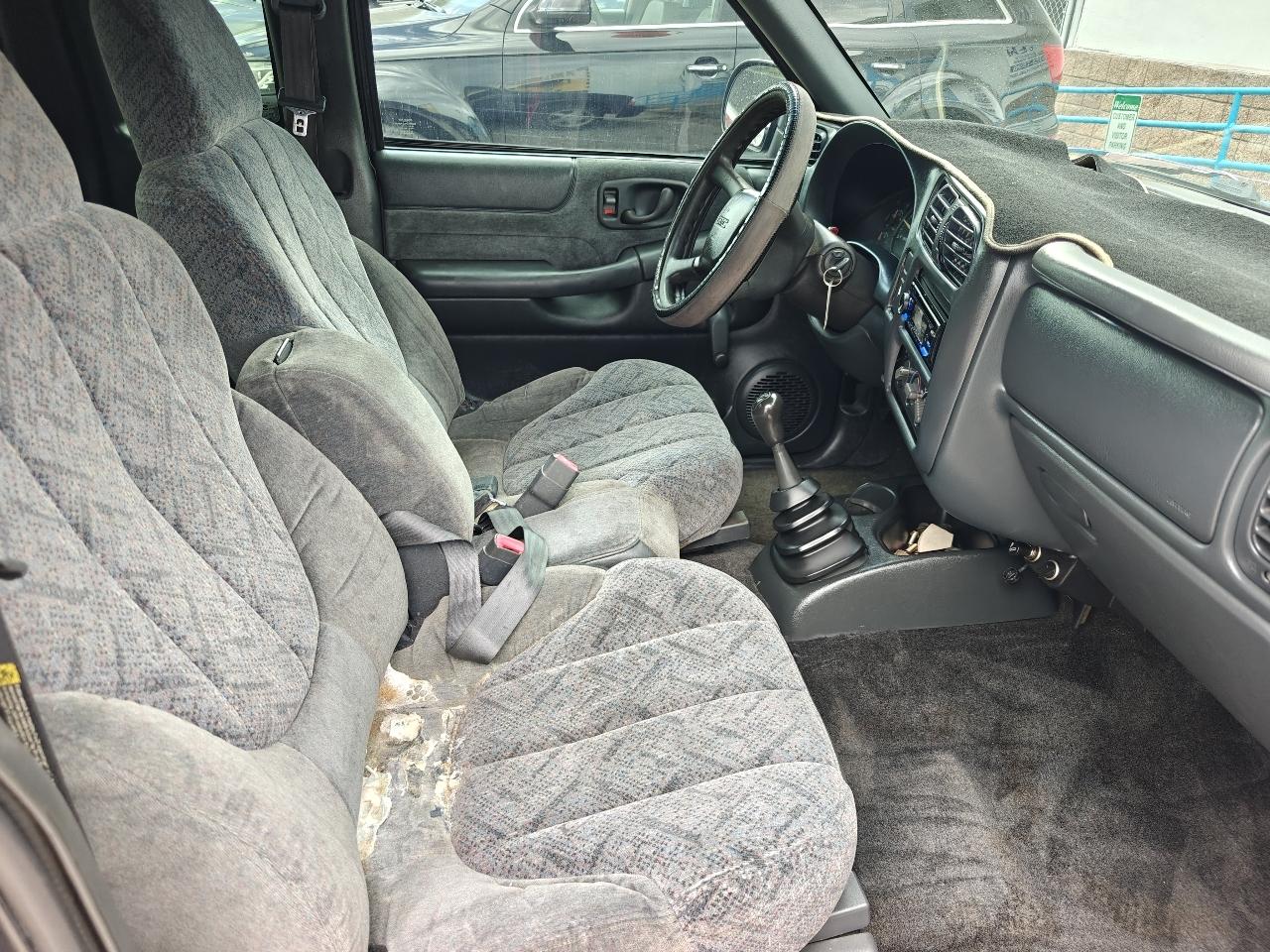 GMC Sonoma SL Ext. Cab Short Bed 2WD 2001