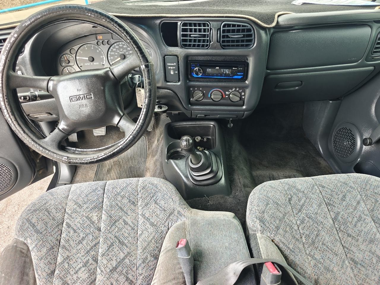 GMC Sonoma SL Ext. Cab Short Bed 2WD 2001
