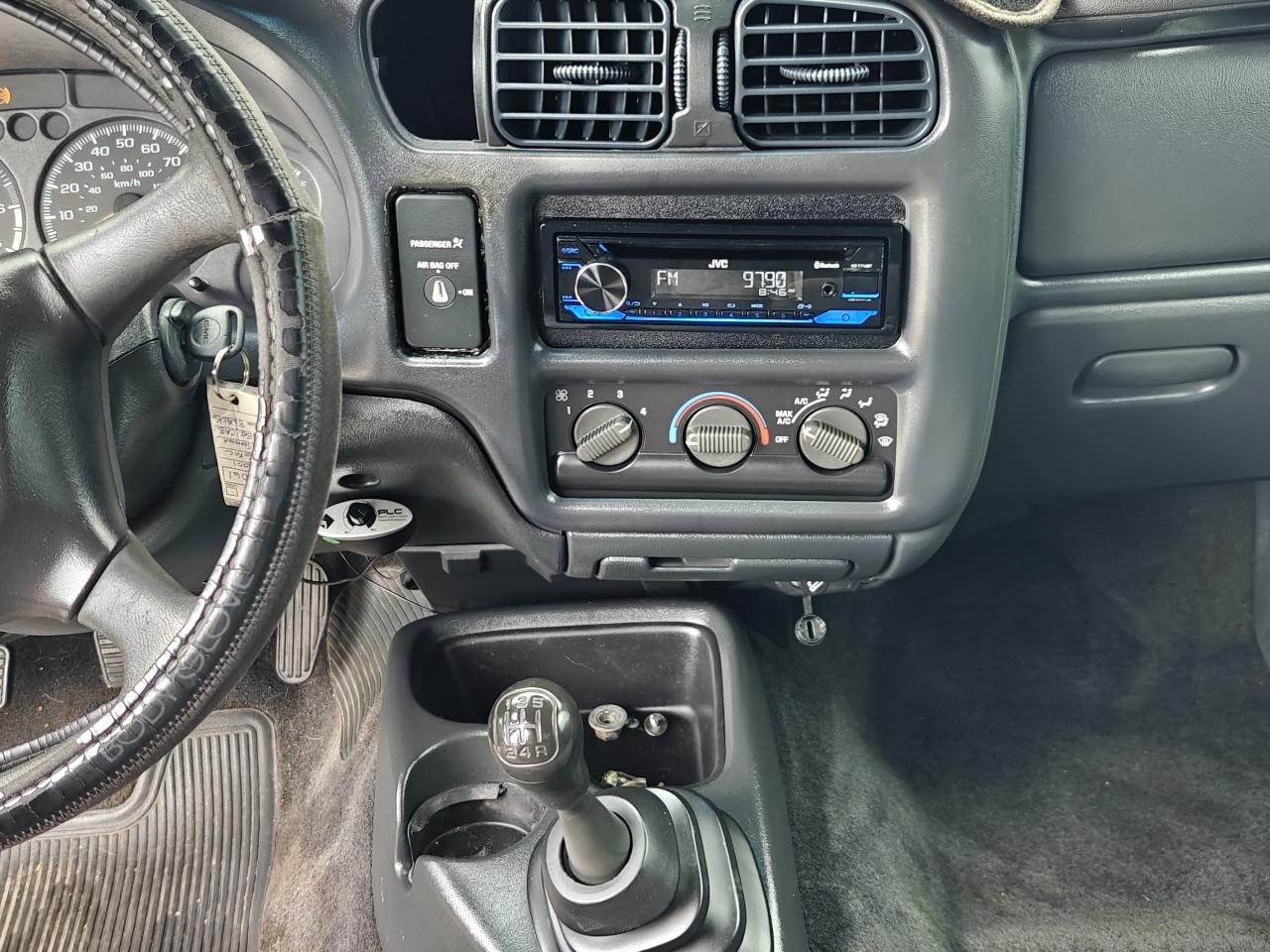 GMC Sonoma SL Ext. Cab Short Bed 2WD 2001