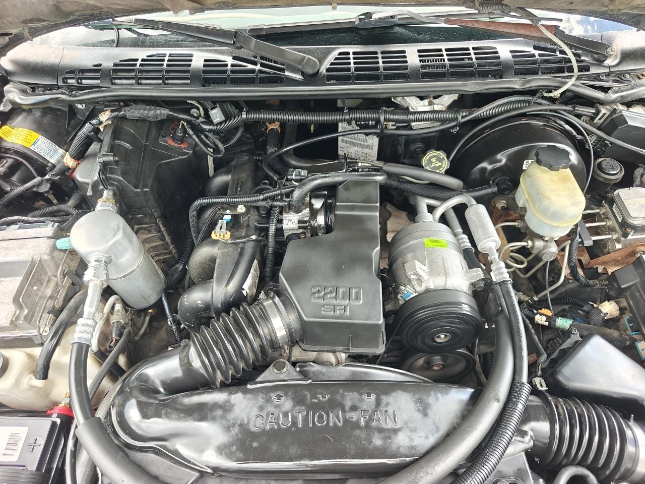 GMC Sonoma SL Ext. Cab Short Bed 2WD 2001