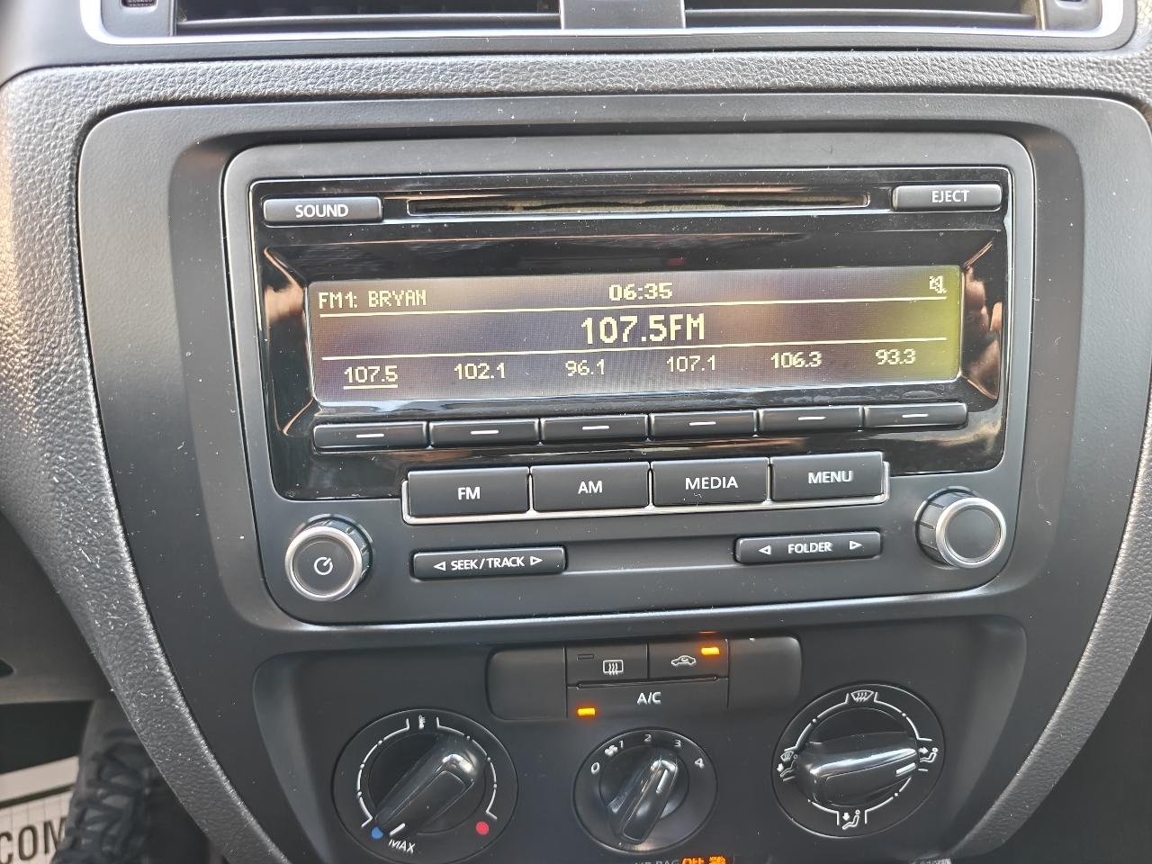 Volkswagen Jetta S 2014