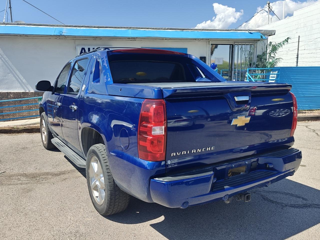 Chevrolet Avalanche LS 2WD 2013