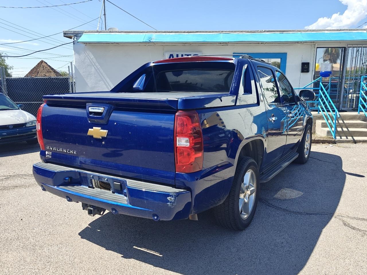 Chevrolet Avalanche LS 2WD 2013