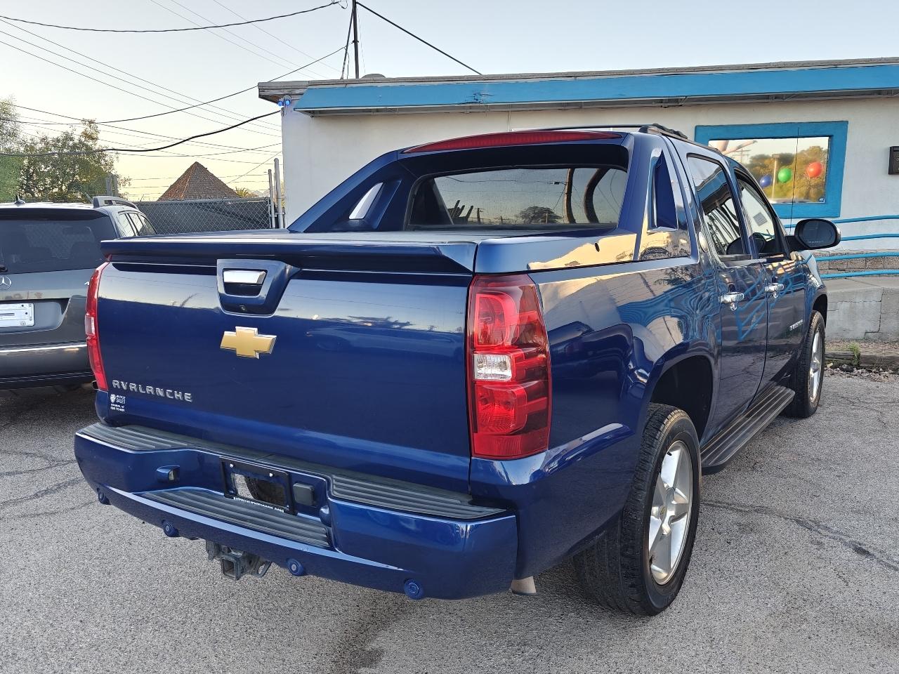 Chevrolet Avalanche LS 2WD 2013
