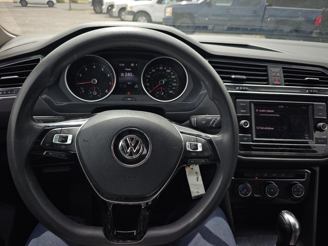Volkswagen Tiguan S 2019