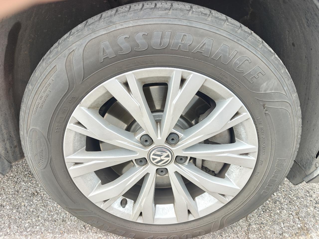 Volkswagen Tiguan S 2019