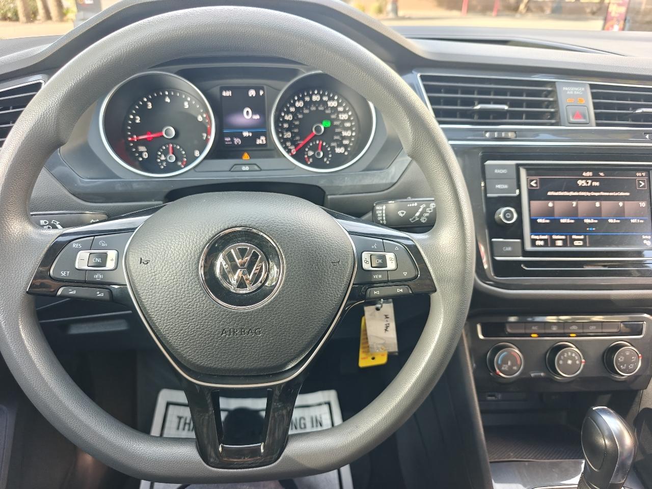 Volkswagen Tiguan S 2019
