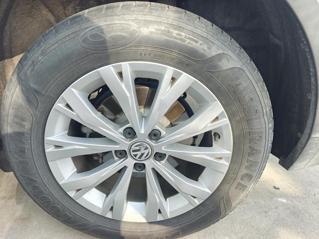 Volkswagen Tiguan S 2019