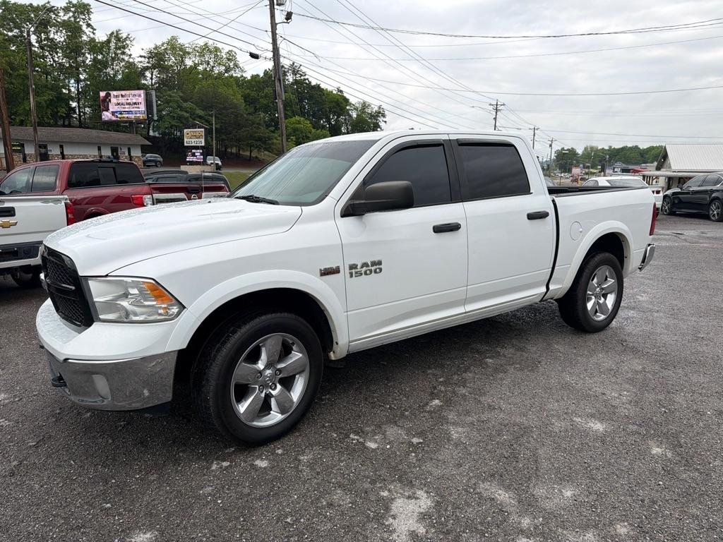 RAM 1500 SLT Crew Cab SWB 4WD 2016