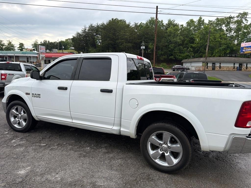 RAM 1500 SLT Crew Cab SWB 4WD 2016