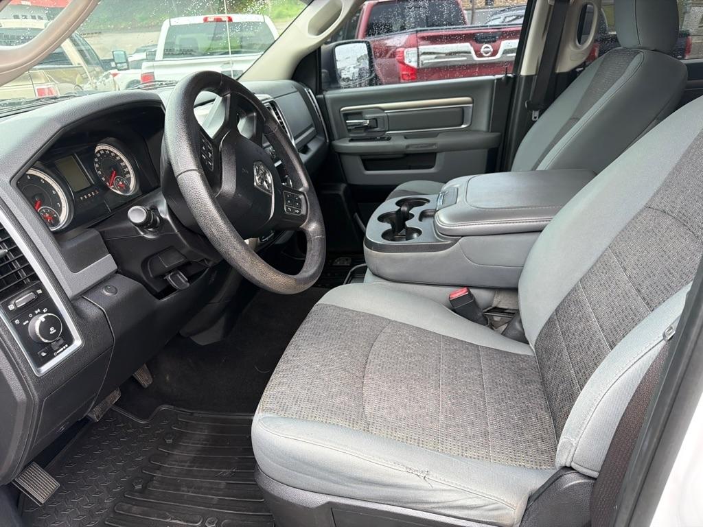 RAM 1500 SLT Crew Cab SWB 4WD 2016