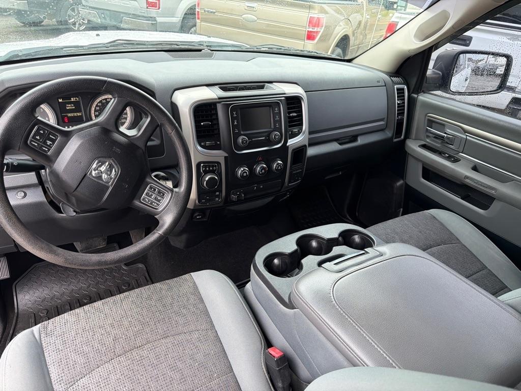 RAM 1500 SLT Crew Cab SWB 4WD 2016