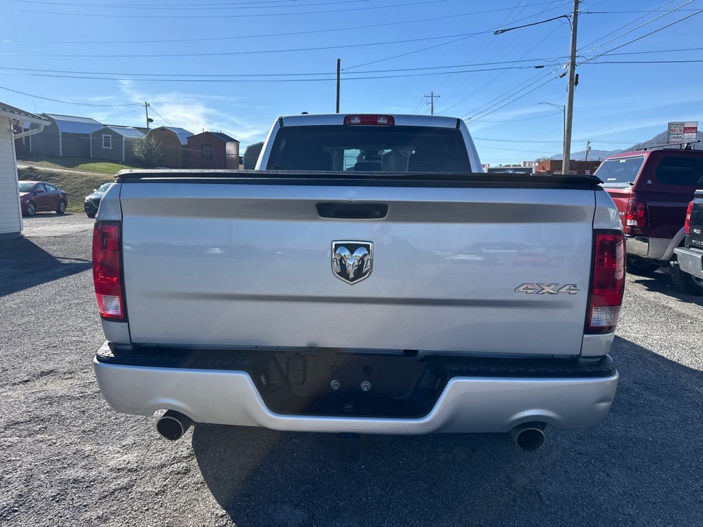 RAM 1500 Tradesman Quad Cab 4WD 2015