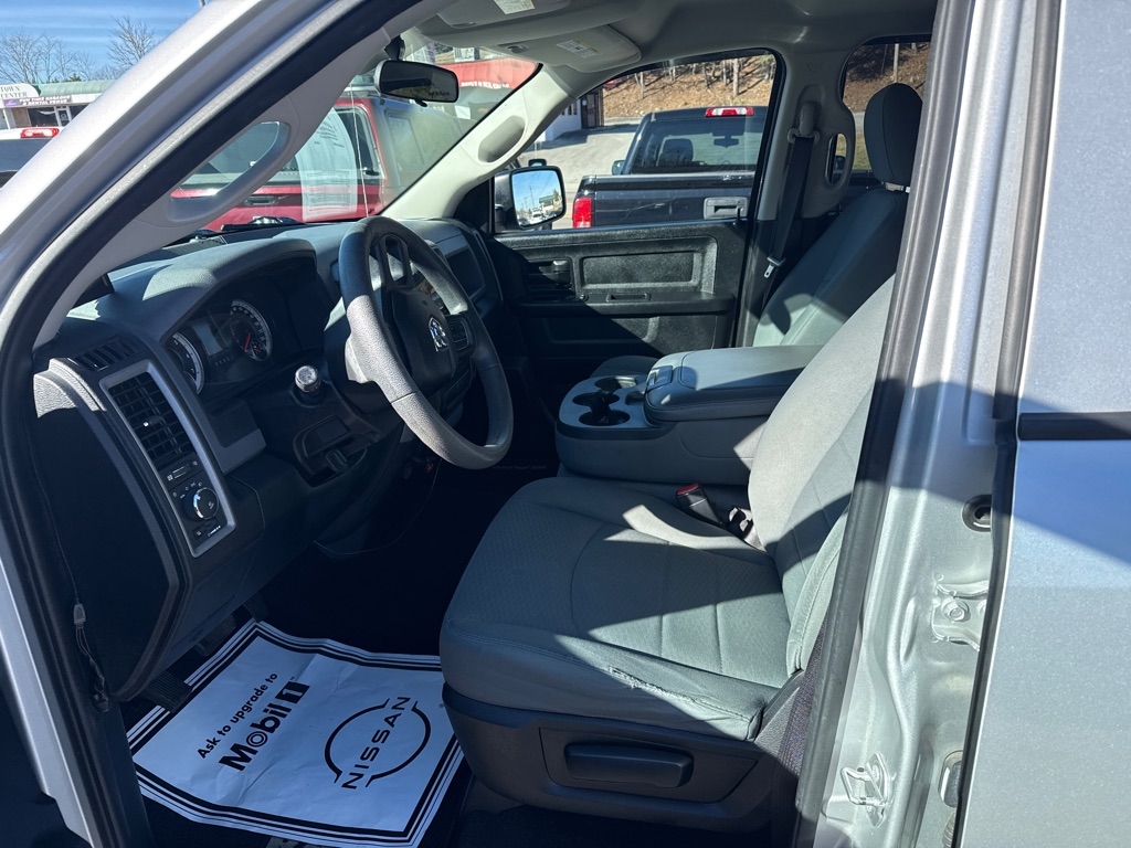 RAM 1500 Tradesman Quad Cab 4WD 2015