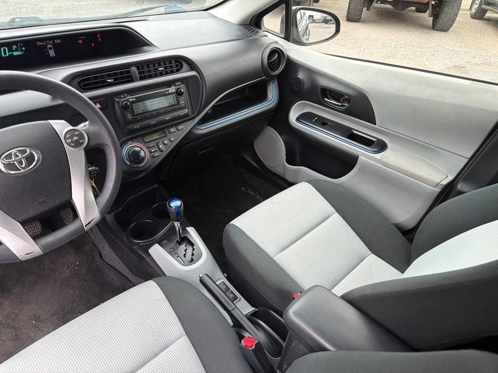 Toyota Prius c One 2013