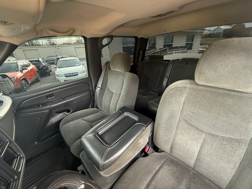 Chevrolet Silverado 1500 LS Crew Cab 4WD 2004