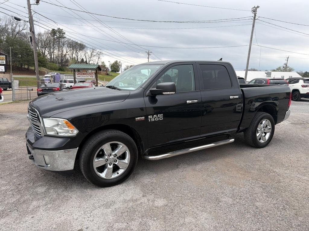 RAM 1500 SLT Crew Cab SWB 4WD 2016