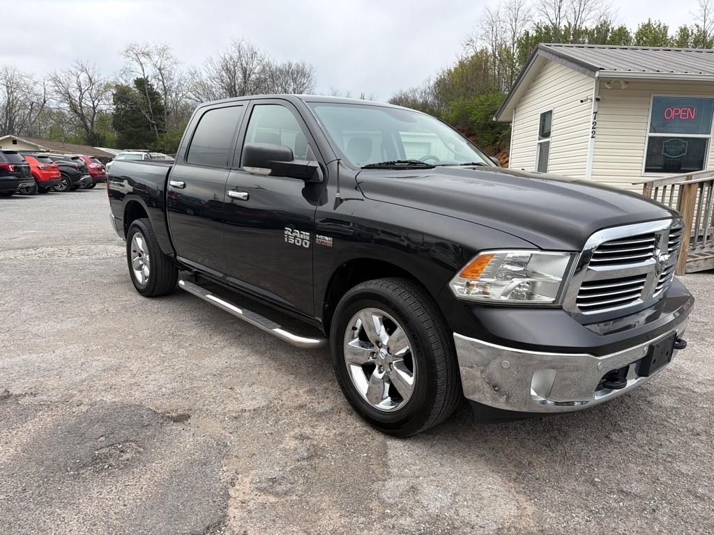 RAM 1500 SLT Crew Cab SWB 4WD 2016