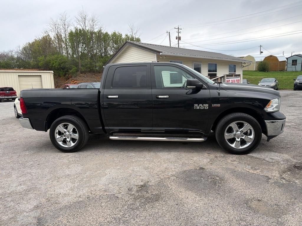 RAM 1500 SLT Crew Cab SWB 4WD 2016