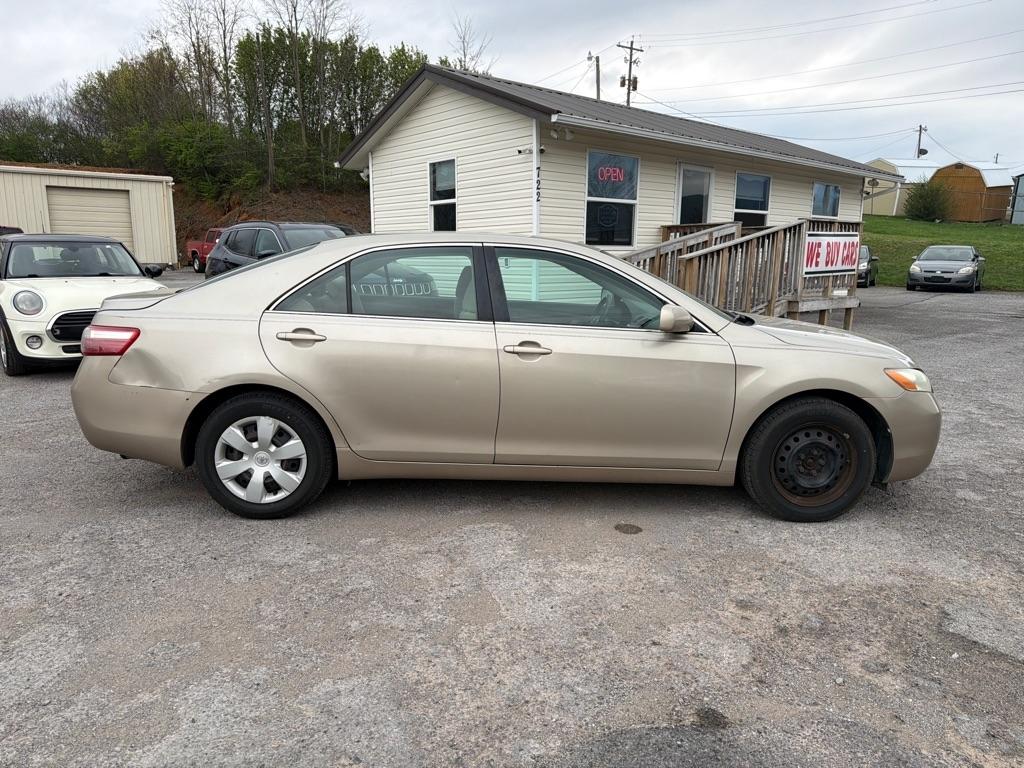 Toyota Camry SE 5-Spd AT 2009