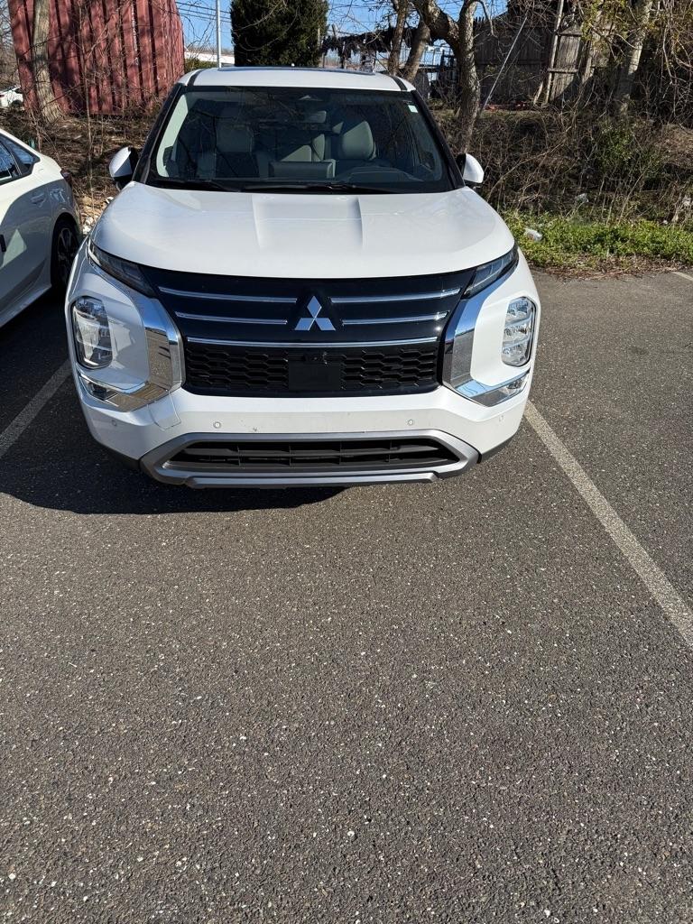 Mitsubishi Outlander SE 2WD 2025