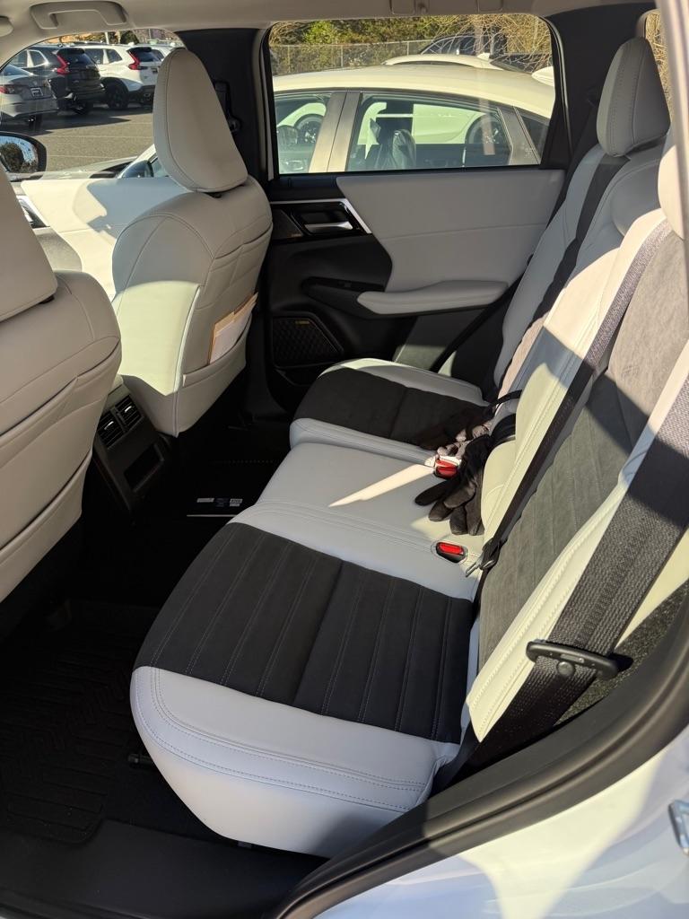 Mitsubishi Outlander SE 2WD 2025