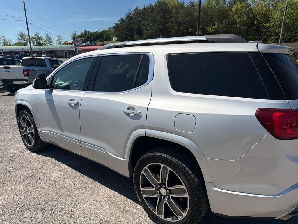 GMC Acadia Denali AWD 2017