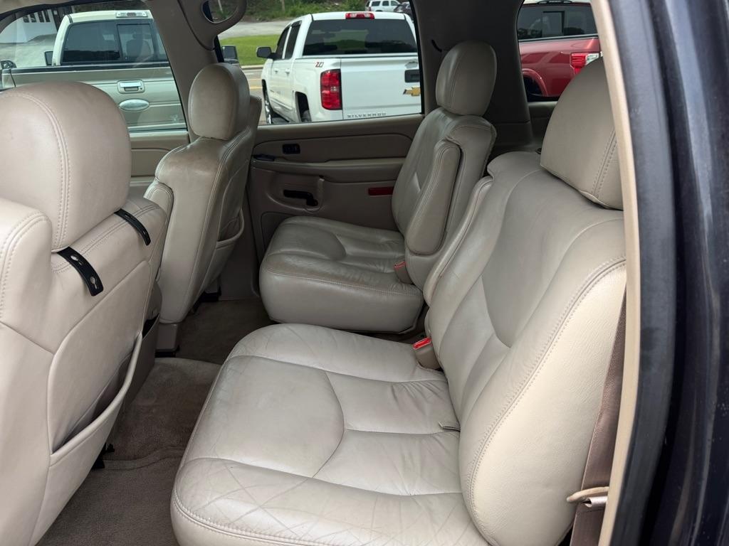 Chevrolet Suburban 1500 4WD 2004