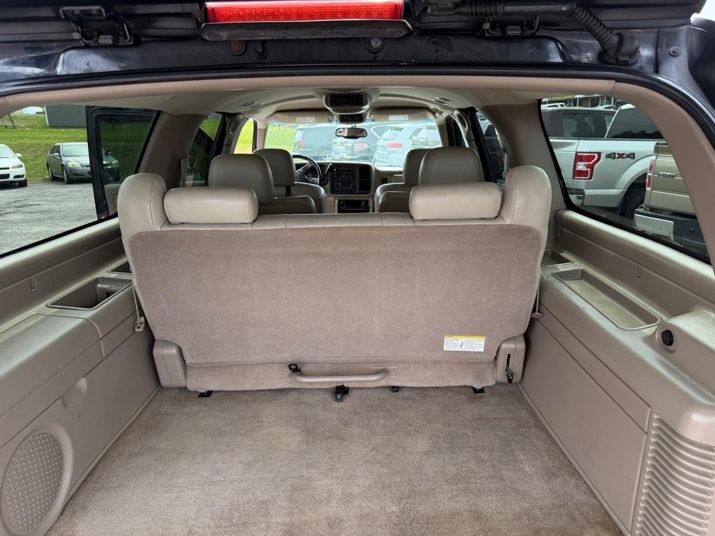 Chevrolet Suburban 1500 4WD 2004
