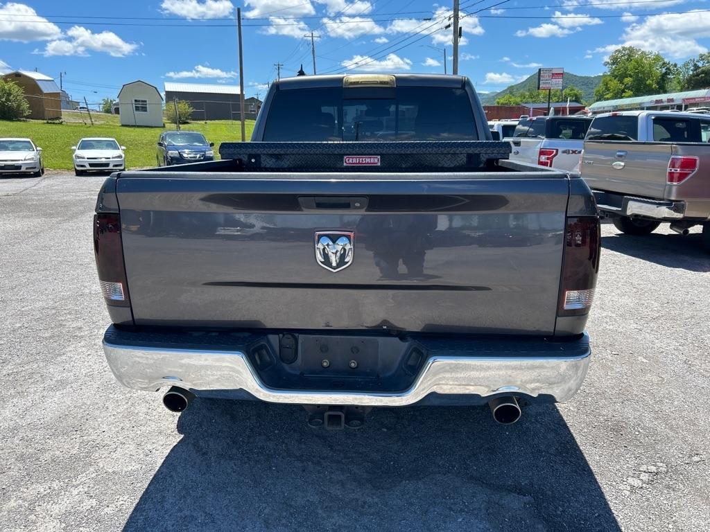 RAM 1500 SLT Quad Cab 4WD 2015