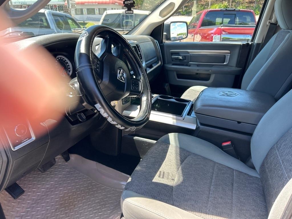 RAM 1500 SLT Quad Cab 4WD 2015