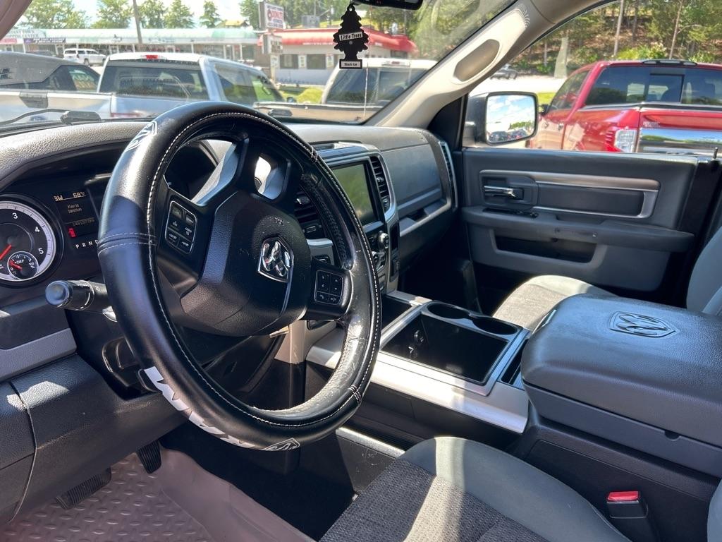 RAM 1500 SLT Quad Cab 4WD 2015