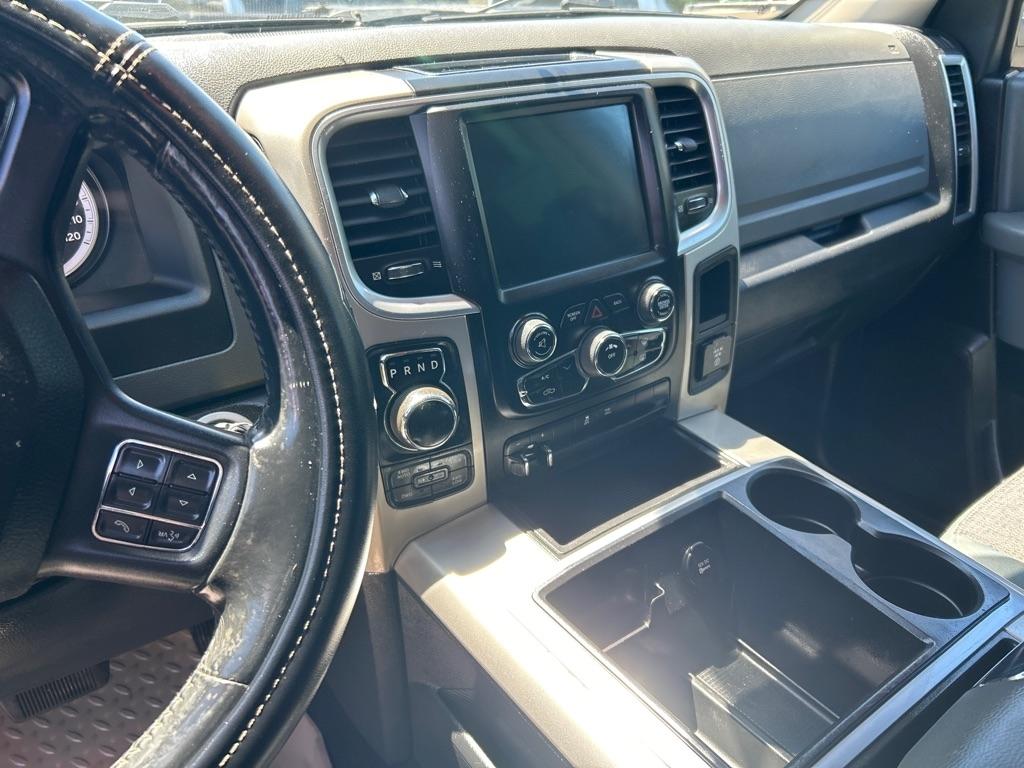RAM 1500 SLT Quad Cab 4WD 2015