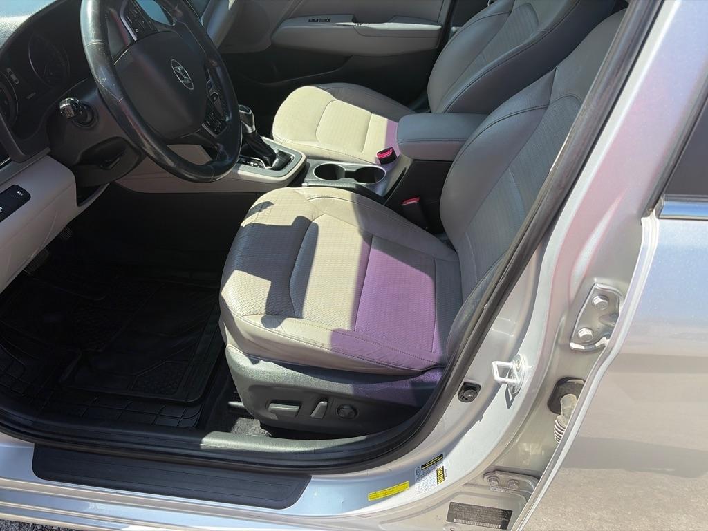 Hyundai Elantra  2017