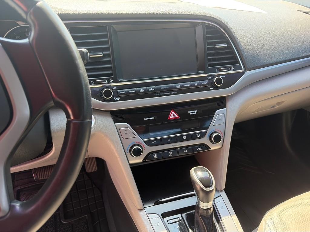 Hyundai Elantra  2017