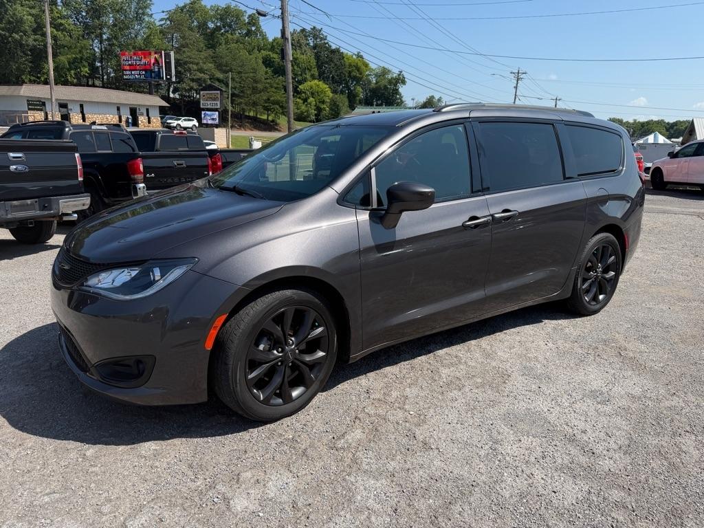 2020 Chrysler Pacifica Touring-L