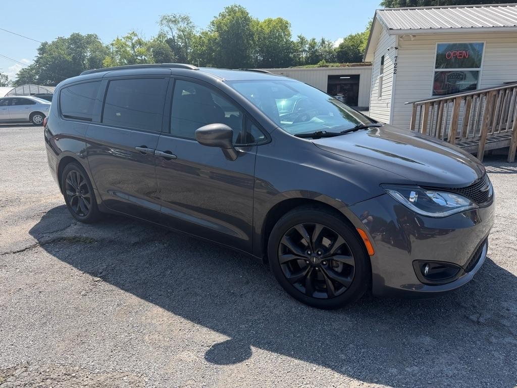 Chrysler Pacifica Touring-L 2020