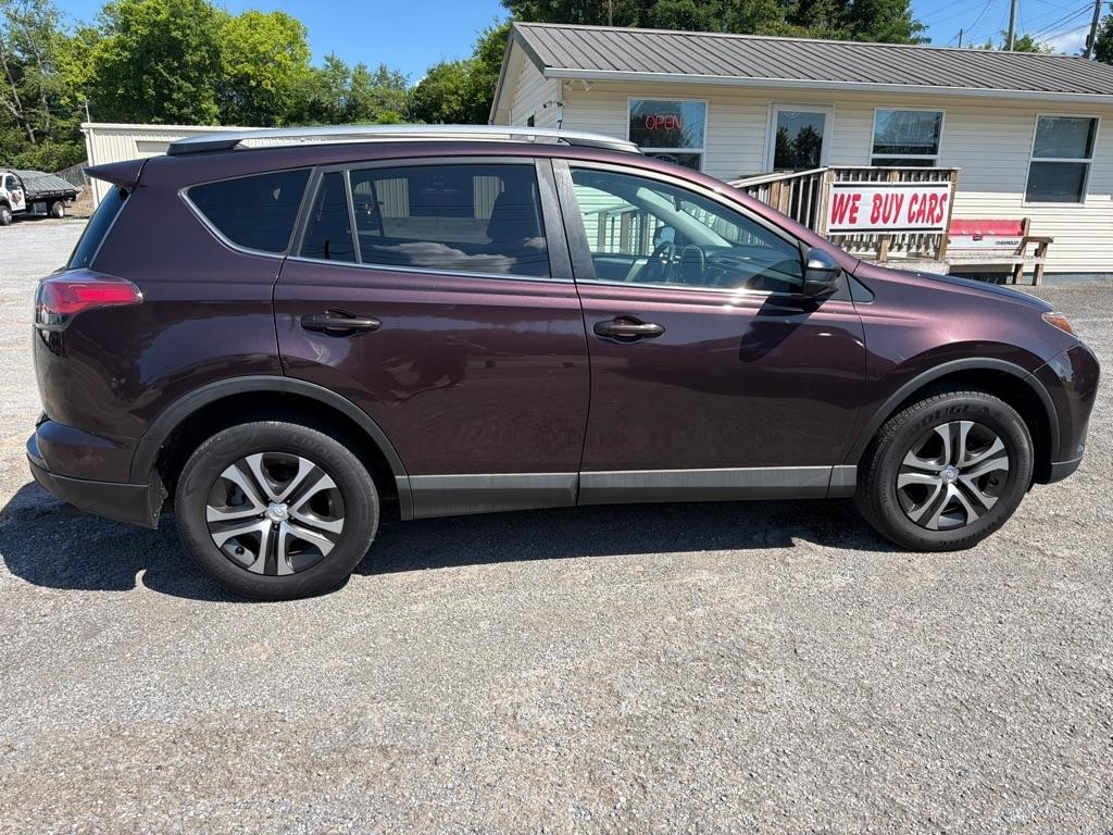 Toyota RAV4 LE AWD 2017