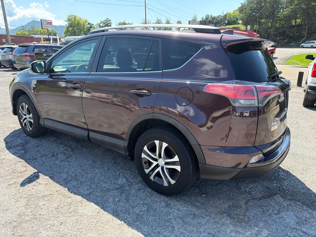 Toyota RAV4 LE AWD 2017