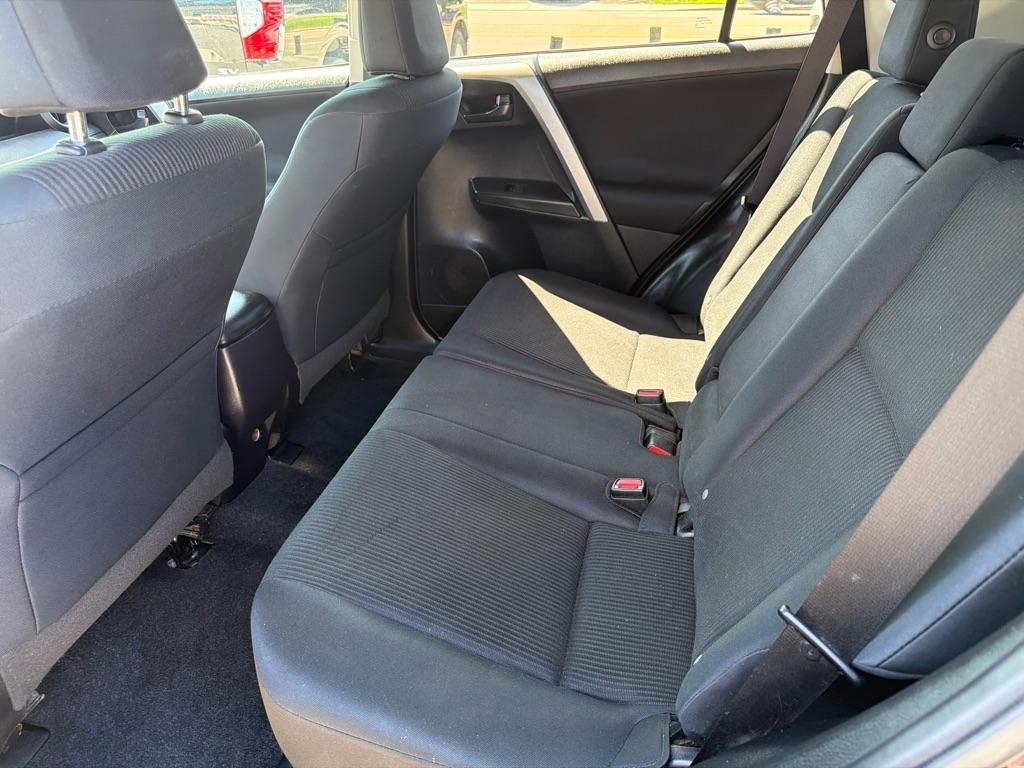 Toyota RAV4 LE AWD 2017