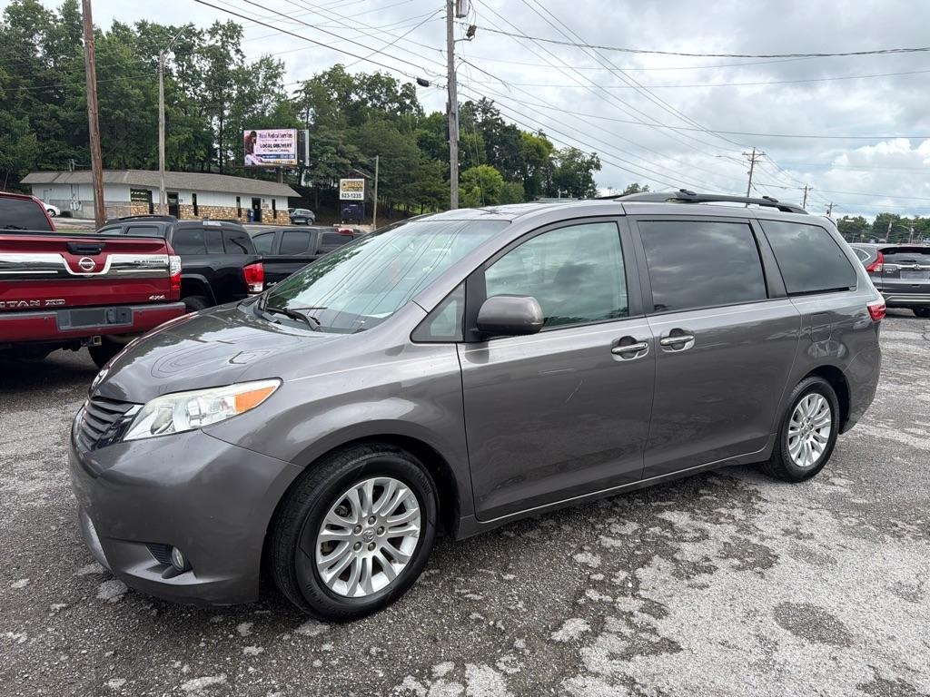 Toyota Sienna XLE FWD 8-Passenger V6 2015