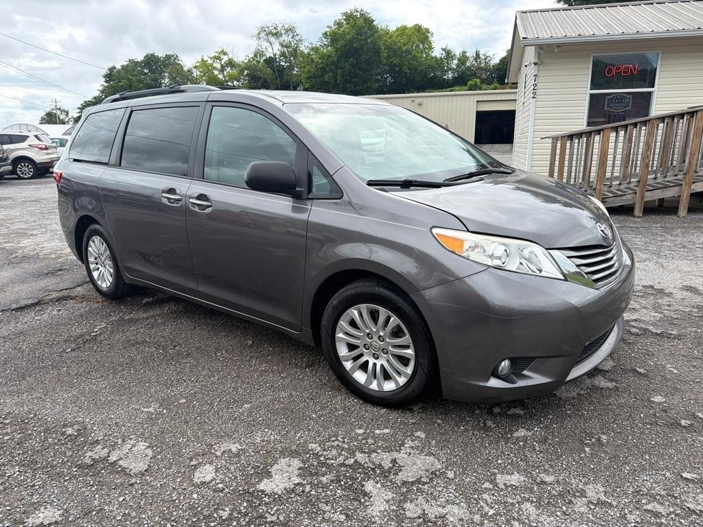 Toyota Sienna XLE FWD 8-Passenger V6 2015