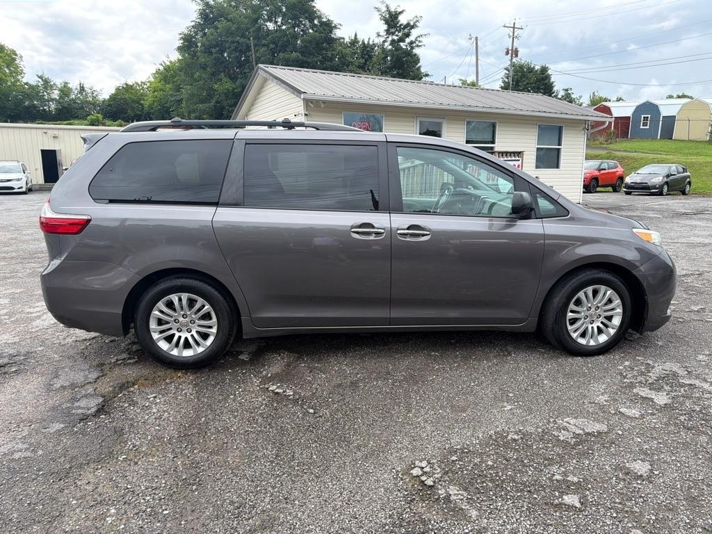 Toyota Sienna XLE FWD 8-Passenger V6 2015