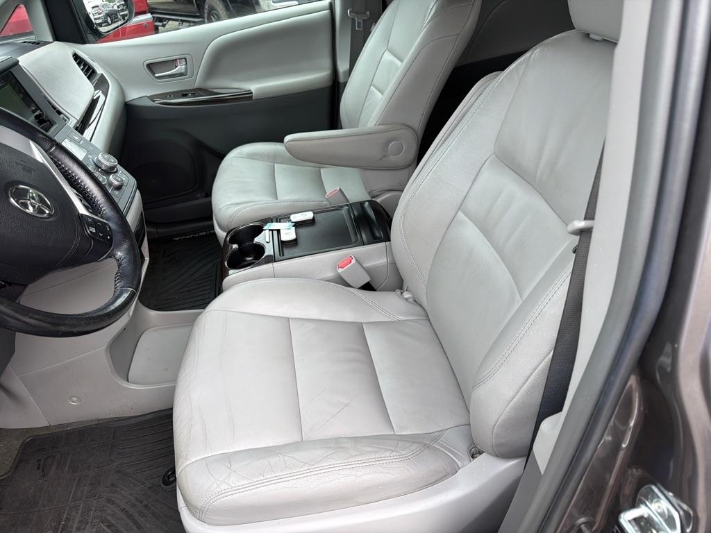 Toyota Sienna XLE FWD 8-Passenger V6 2015