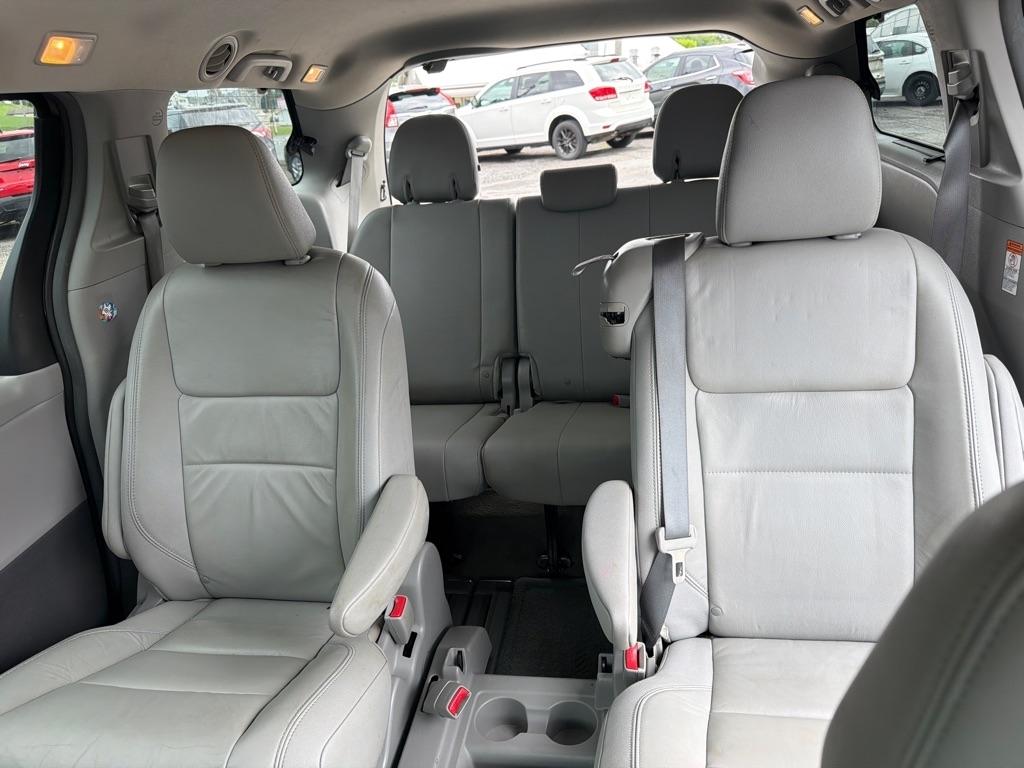 Toyota Sienna XLE FWD 8-Passenger V6 2015