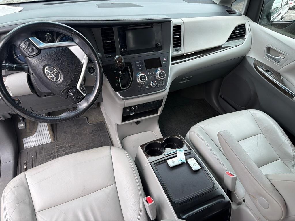 Toyota Sienna XLE FWD 8-Passenger V6 2015