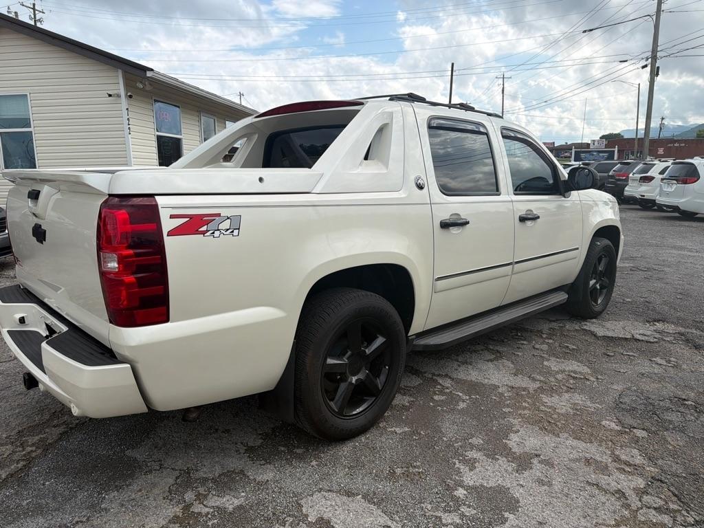 Chevrolet Avalanche LTZ 4WD 2013